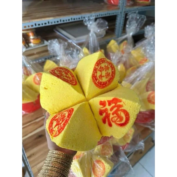 Sự khác biệt khó ngờ khi bánh Tổ và bánh Pía được nướng trong khuôn gỗ hoa - Ảnh 5