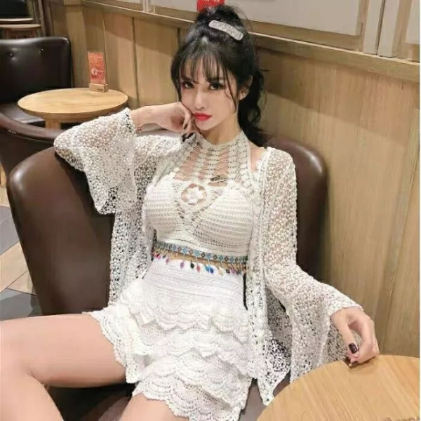Độ dày và độ mềm của vải thổ cẩm tạo cảm giác như một lớp đệm nhỏ nằm ngay sau lưng trên. (Ảnh 2)