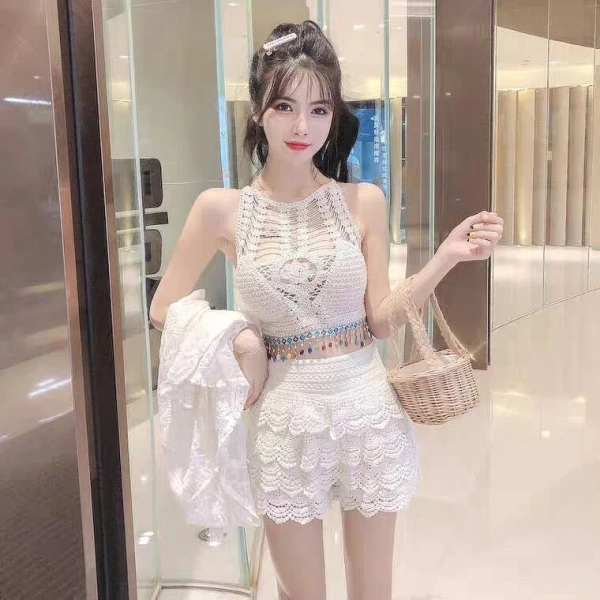 Mặc không áo lót có thể khiến ngực và vai không có sự hỗ trợ, dẫn đến tư thế không ổn định, nhất là khi đứng hoặc ngồi lâu. (Ảnh 3)
