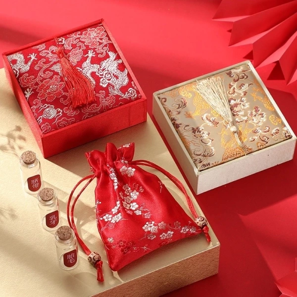 Sự thật khiến nhiều người bất ngờ: khóa kéo của túi gấm sang trọng dễ bị kẹt sau thời gian dùng. - Ảnh 5 Sự thật khiến nhiều người bất ngờ: khóa kéo của túi gấm sang trọng dễ bị kẹt sau thời gian dùng. - Ảnh 5