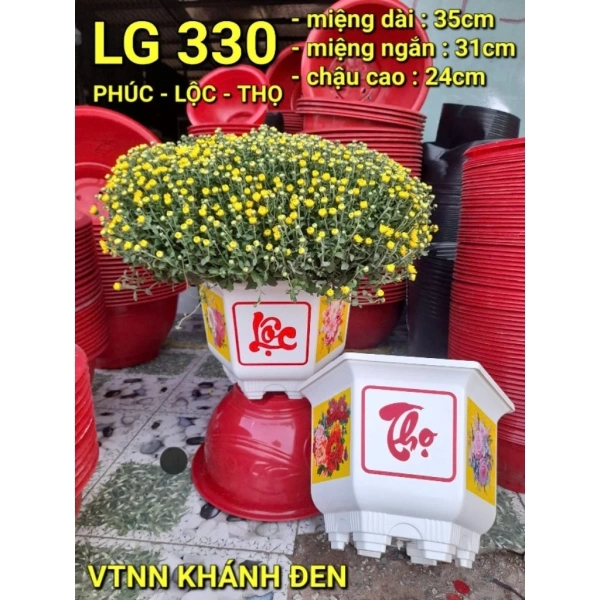 Phòng tắm thường được lát gạch men, đá thiên nhiên hoặc thậm chí là nền nhựa. (Ảnh 2)