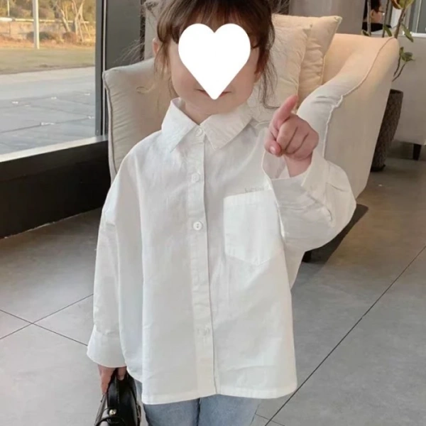 Hầu hết các áo sơ mi trắng trên thị trường được làm từ cotton, polyester hoặc các sợi hỗn hợp. (Ảnh 3)