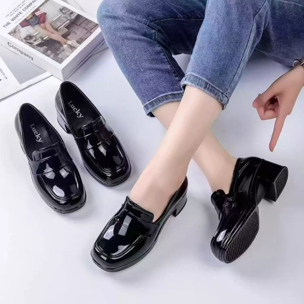 Tăng size cho giày lười nữ cổ điển gót vuông 4 cm không thấm nước thường làm thay đổi trọng tâm bước chân - Ảnh 2