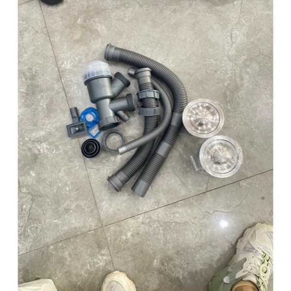 Trong thực tiễn, nhiều gia đình lựa chọn ống Sun cỡ to 1 đầu ốc hoặc 2 đầu ốc làm vật liệu thay thế cho xiphong chậu đúc. (Ảnh 2) Trong thực tiễn, nhiều gia đình lựa chọn ống Sun cỡ to 1 đầu ốc hoặc 2 đầu ốc làm vật liệu thay thế cho xiphong chậu đúc. (Ảnh 2)
