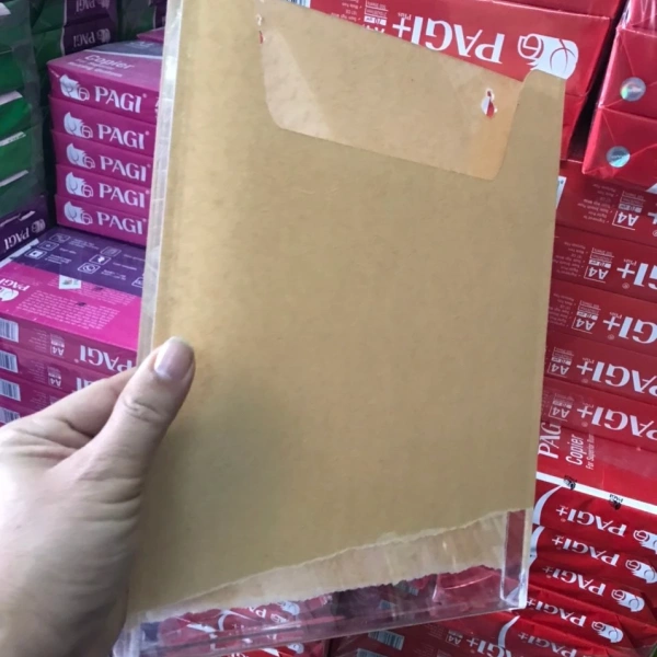Thấy tờ rơi A3 mất độ sáng trên giá mica trong suốt treo tường: lý do mà nhiều doanh nghiệp chưa lường trước - Ảnh 1