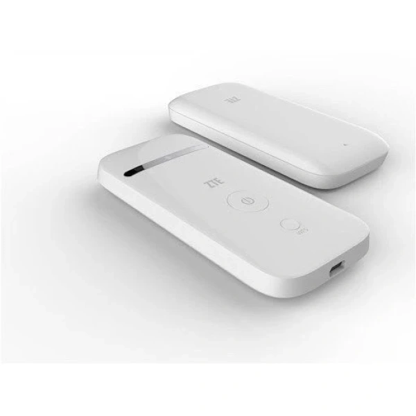 Nếu không có một nguồn mạng cá nhân đáng tin cậy, nhiều người sẽ phải dùng mạng wifi công cộng tại quán cà phê, khách sạn, hoặc sân bay. (Ảnh 2)