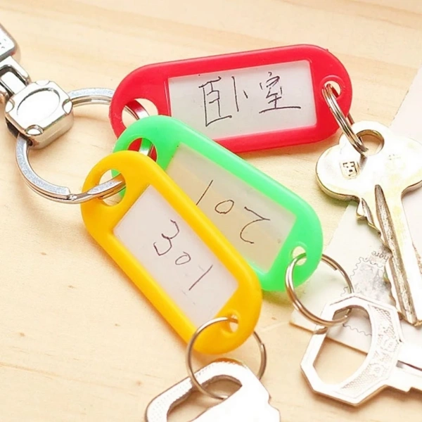 Khi không có dấu hiệu nhận dạng, chìa khóa hoặc thẻ hành lý có thể bị người khác nhầm lẫn và mang đi. (Ảnh 2)