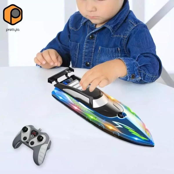 Một chiếc thuyền RC không chỉ là đồ chơi mà còn là công cụ giao lưu, rèn luyện phản xạ và kỹ năng điều khiển cho trẻ em từ 6‑12 tuổi và ngay cả người lớn. (Ảnh 5) Một chiếc thuyền RC không chỉ là đồ chơi mà còn là công cụ giao lưu, rèn luyện phản xạ và kỹ năng điều khiển cho trẻ em từ 6‑12 tuổi và ngay cả người lớn. (Ảnh 5)