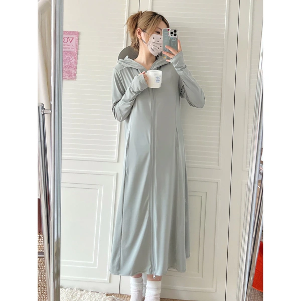 Ice Silk là một loại sợi tổng hợp được thiết kế để tạo cảm giác mát lạnh giống như tiếp xúc với khắc đá, nhưng lại nhẹ, thoáng và ít nhăn. (Ảnh 2)