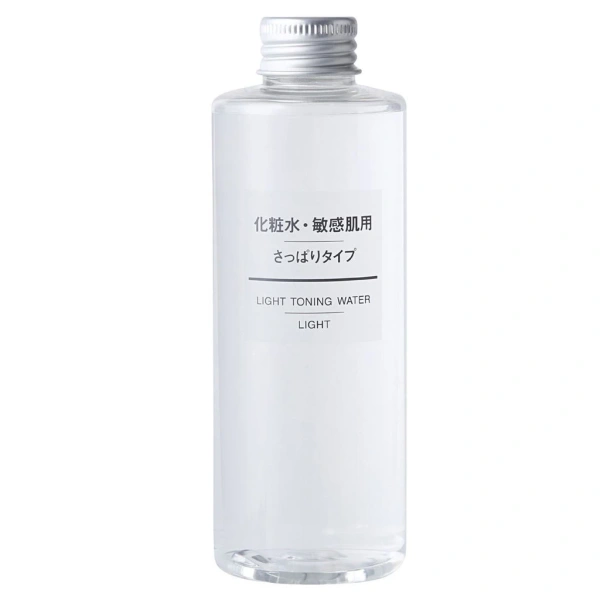 Muji cung cấp ba phiên bản cho từng loại da: Light (da dầu), Moisture (da hỗn hợp) và High Moisture (da khô). (Ảnh 4) Muji cung cấp ba phiên bản cho từng loại da: Light (da dầu), Moisture (da hỗn hợp) và High Moisture (da khô). (Ảnh 4)