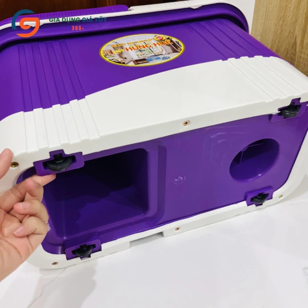 Chị Lan, sinh sống tại Hà Nội, chia sẻ: “Mình thường phải dùng cây lau quét truyền thống để dọn dẹp nhà, nhưng mỗi lần phải kéo xô lên xuống quá mỏi lưng. (Ảnh 4)