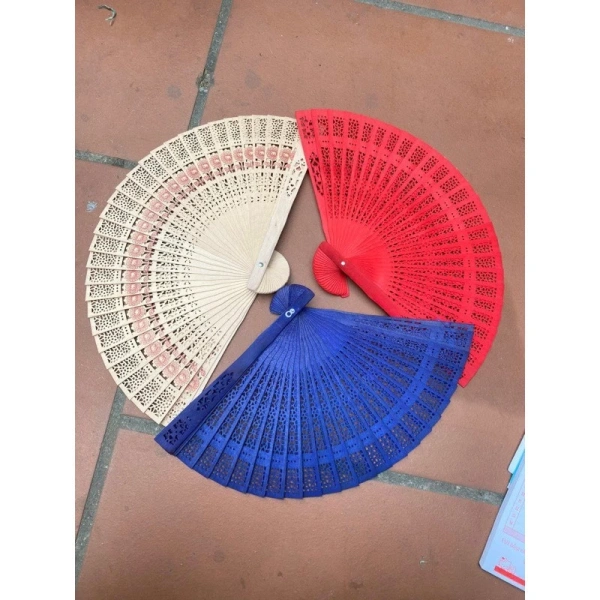 Những lễ hội Tết lớn hay các buổi biểu diễn cosplay thường diễn ra ngoài trời, nơi môi trường không ổn định. (Ảnh 5)