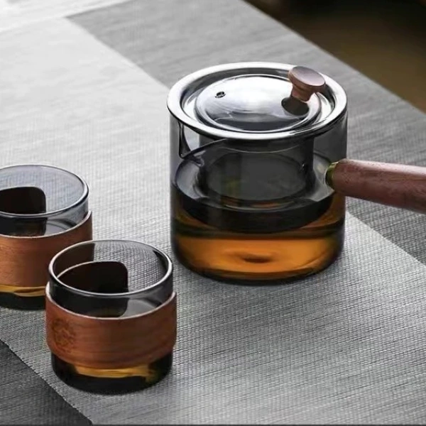 Thực tế sau một tháng dùng ấm trà thủy tinh chịu nhiệt: bề mặt bàn không còn lo lắng cháy. - Ảnh 1