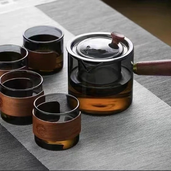 Thủy tinh borosilicate là loại vật liệu được nghiên cứu rộng rãi trong các phòng thí nghiệm nhờ tính năng chịu nhiệt mạnh mẽ. (Ảnh 2)