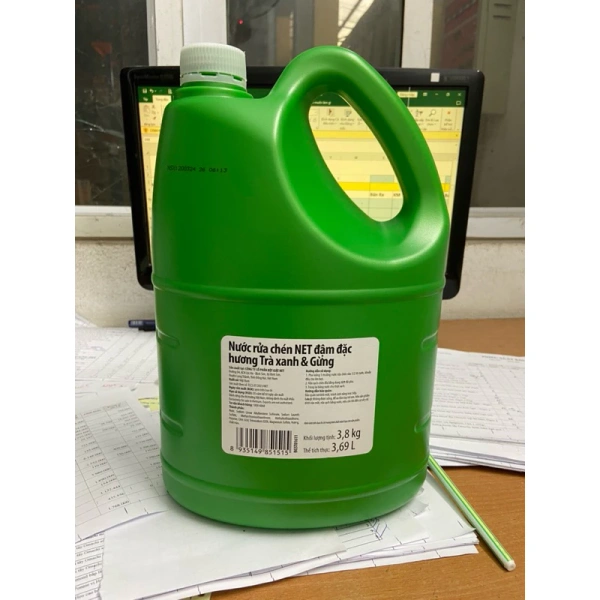 1 can Nước rửa chén bát can Net trà xanh gừng 3,8kg là lựa chọn vừa vừa túi tiền và tiện lợi cho gia đình có nhu cầu rửa nhiều bát đĩa hàng ngày. (Ảnh 3)