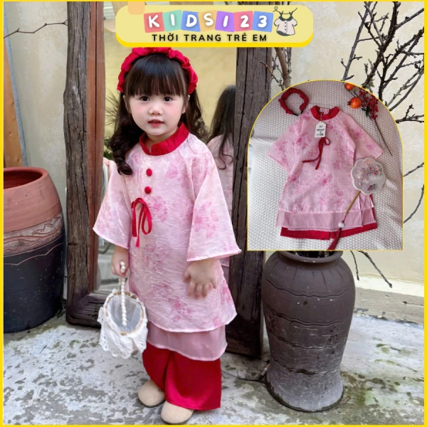 Áo dài 2 lớp hồng hoa cho bé gái: Khi vẻ xinh trong dịp Tết lại gặp rắc rối khi di chuyển và chụp ảnh.