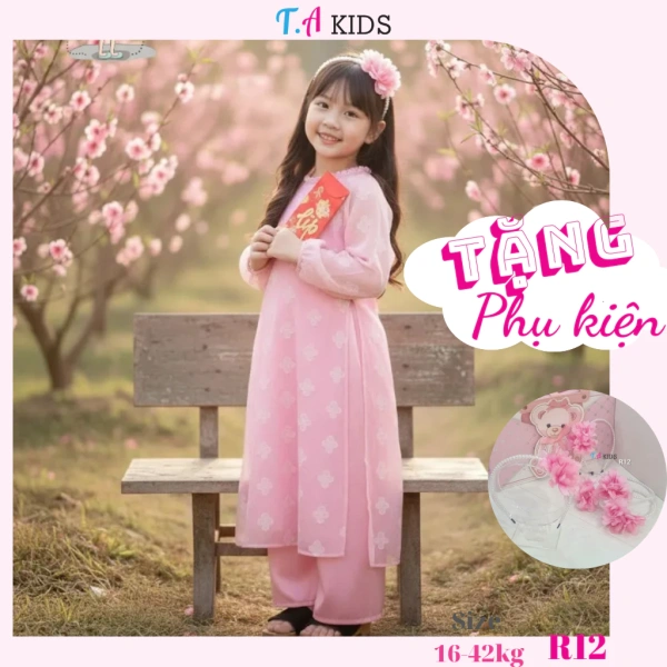 Áo dài bé gái dịp Tết đẹp nhưng lại gây bất ngờ khi bảo quản.