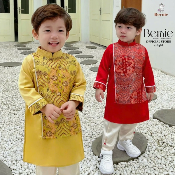 Áo dài cách tân cho bé trai dịp Tết: Khi vẻ duyên dáng gặp thử thách từ những trò chơi năng động của trẻ.