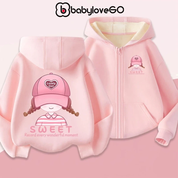 Áo hoodie nỉ có mũ và khóa kéo tiện dụng khiến buổi dạo phố mùa thu của bé trở nên ấm áp và không lo rơi áo