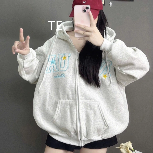 Áo hoodie nỉ dày form rộng ấm áp khiến buổi học và dạo phố trở nên nhẹ nhàng hơn bao giờ hết