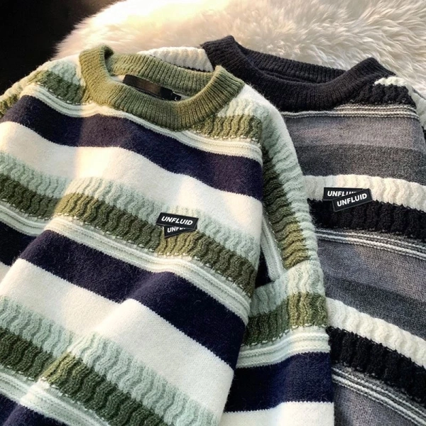 Áo len unisex kẻ sọc: ấm áp ngay lúc đầu, nhưng độ co giãn giảm đáng chú ý sau vài tháng sử dụng