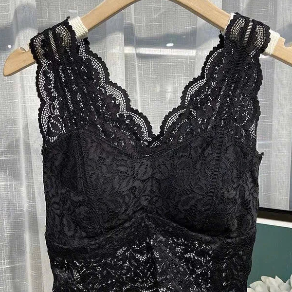 Áo lót ren có đệm mút mang lại vẻ đẹp nhưng cũng có thể gây căng thẳng lưng sau khi dùng lâu