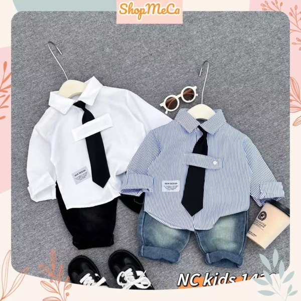 Áo sơ mi sáng bóng và cà vạt bé trai thu hút ánh nhìn, nhưng chất liệu jean dễ giật khi trẻ chạy quanh bữa tiệc Tết