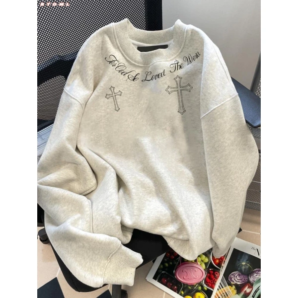 Áo sweater oversize 320 g/m²: Khi chất liệu mềm mại và họa tiết in độc đáo làm thay đổi cảm giác ấm áp giữa mùa thu