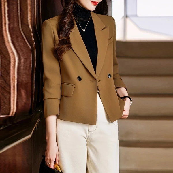 Áo vest nâu cho nữ cao ngắn vào mùa xuân‑thu: khi đường cắt tay gây bất ngờ trong sự chuyên nghiệp