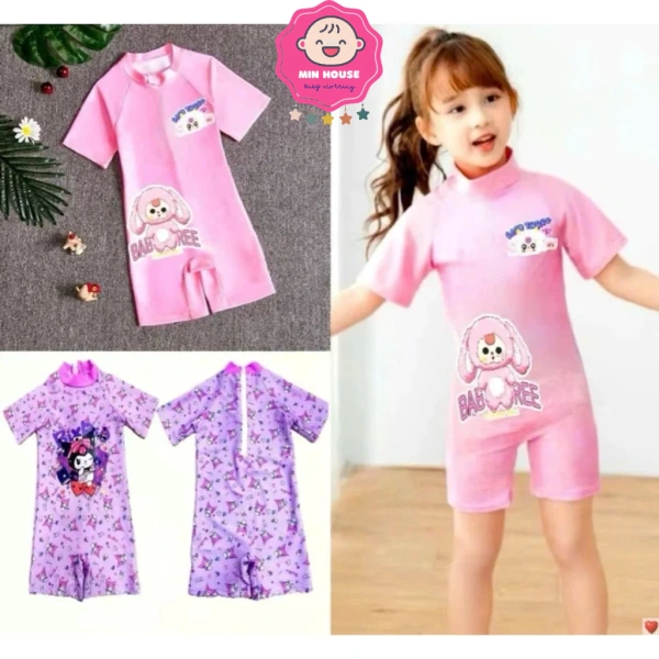 Bí quyết tránh những phiền toái thường gặp khi bé mặc bikini họa tiết hoạt hình cho ngày biển đầu tiên