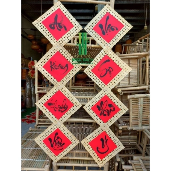 Bức thư pháp treo góc phòng: khi một chi tiết nhỏ khiến không gian Tết bỗng tràn đầy bình yên và đầy đủ.