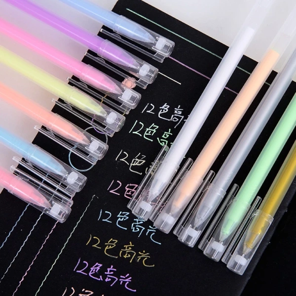 Bút pastel 12 màu ngòi 0.8mm: màu sáng rực rỡ nhưng tốc độ khô nhanh khiến nét viết bị lệch