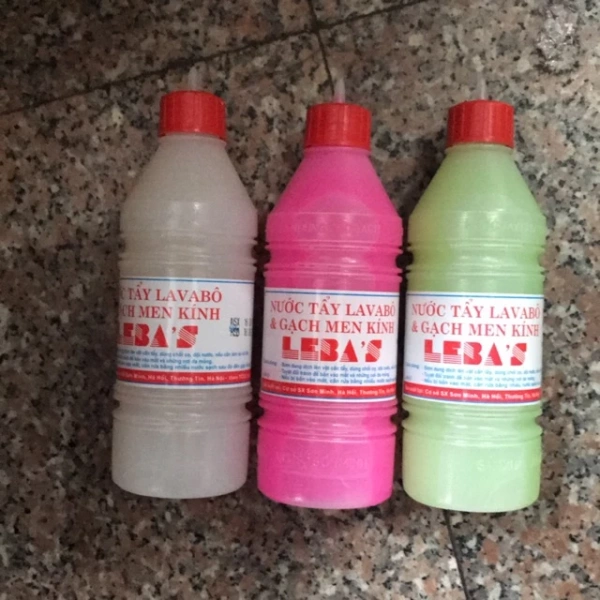 Cách pha loãng nước tẩy lavabo và gạch men đúng tỉ lệ giúp loại bỏ vết bám cứng mà không làm hỏng bề mặt