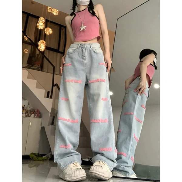 Cạp cao và ống rộng của quần jeans vintage dáng rộng có thể làm giảm thoải mái khi di chuyển cả ngày