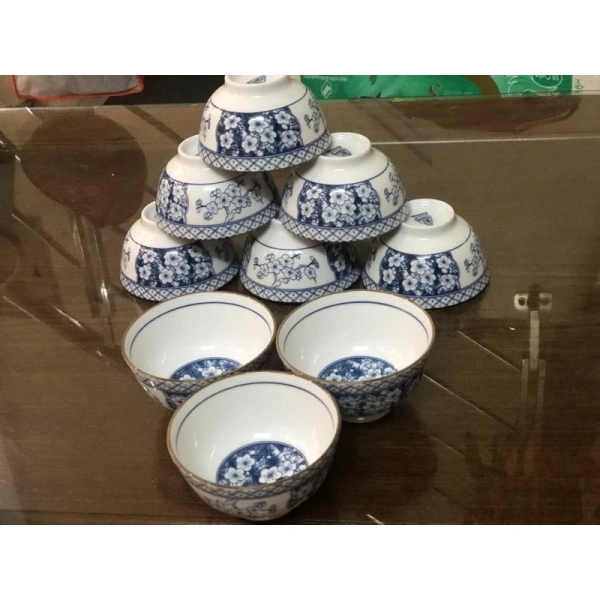 Chi tiết nhỏ của bộ bát sứ khiến hạt gạo dễ dính thành khối trong mỗi bữa ăn