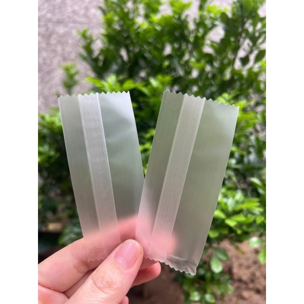 Chi tiết nhỏ ở túi đựng bánh quy và trà trắng mờ thường bị bỏ qua nhưng lại gây bất tiện cho người dùng