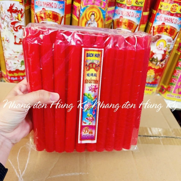 Chiếc đèn cầy sáp thơm kéo dài suốt buổi tối nhưng hương vị giảm dần khi gió nhẹ thổi qua nhà