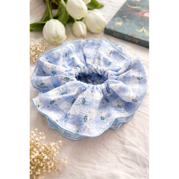Cột tóc hoa caro vintage rộng rãi: vẻ đẹp cổ điển dễ thương, nhưng dây đàn hồi mỏng thường gây rụng tóc nhanh hơn