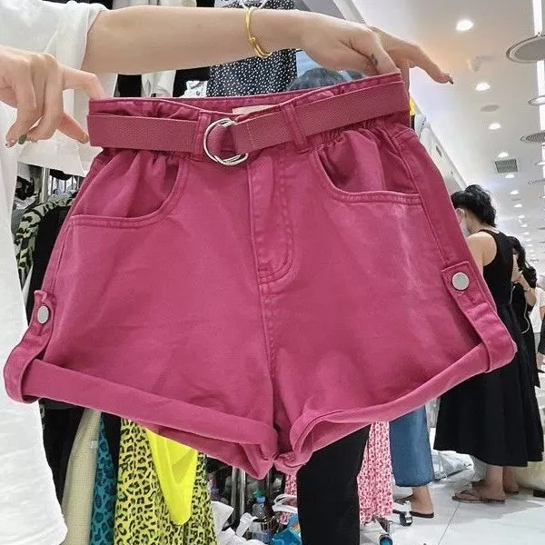 Đai dù chắc chắn của quần sooc khiến vùng eo nhức mỏi khi mặc suốt ngày
