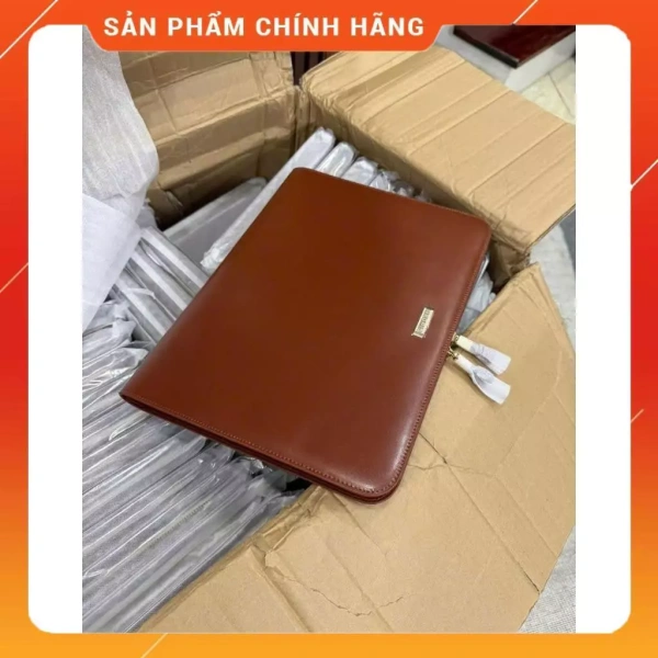 Độ dày và độ cứng của ví cầm tay da quyết định cảm giác chuyên nghiệp khi mang tài liệu hàng ngày
