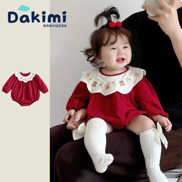 Đồ Tết cho bé với body dài tay lông ấm: tiện lợi ấm áp nhưng lại khiến việc thay đồ hằng ngày trở nên gian nan hơn