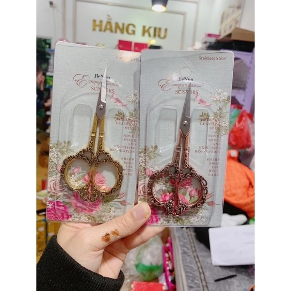 Đôi khi kéo cắt phom mỏng mất độ sắc nhanh hơn mong đợi, khiến cách lựa chọn dụng cụ trong bếp phải suy xét lại.