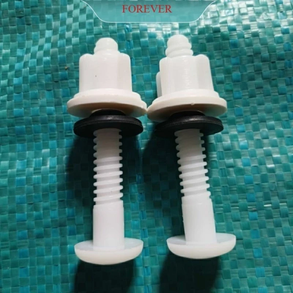 Đột nhiên nhận ra việc lắp ốc vít nối két nước vào bồn cầu bằng nhựa không bền khiến nước rỉ rột sau vài tháng
