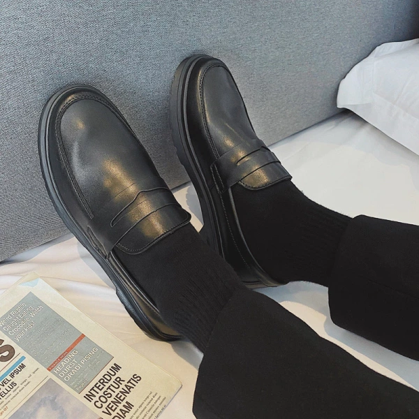 Giày loafers nam đế dày, size lớn hứa hẹn chống trơn trượt, nhưng thực tế lại khiến chân mỏi sau giờ làm
