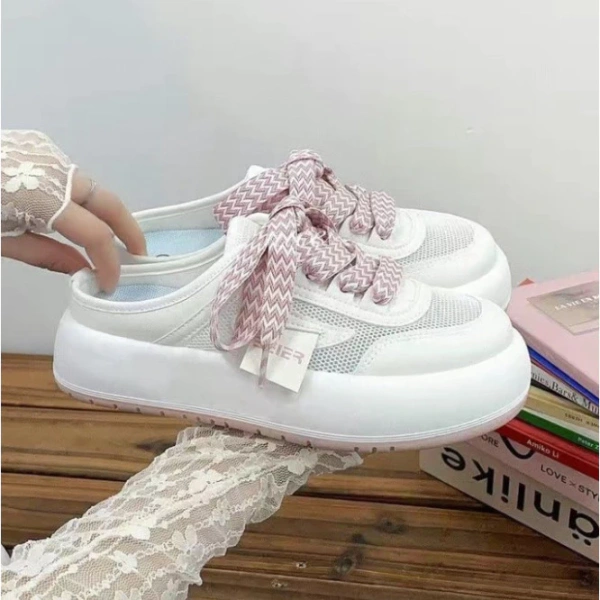Giày lười được cho là chỉ mang lại cảm giác nhẹ nhàng, nhưng thực tế lại tạo điểm nhấn thời trang năng động suốt cả ngày