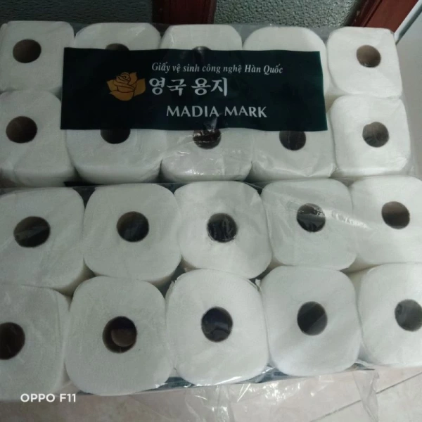 Giấy vệ sinh dài trắng thực sự tiện lợi trong phòng tắm hẹp hay chỉ tạo ấn tượng sang trọng?