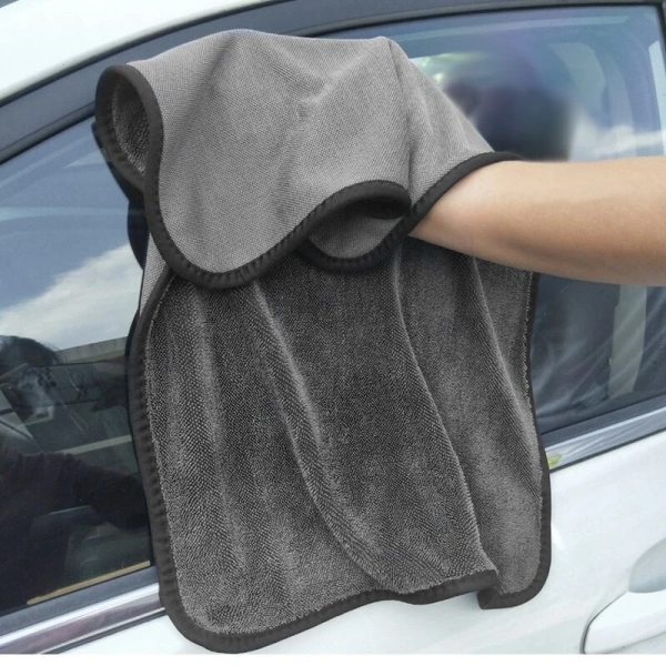 Khăn microfiber siêu mỏng có thực sự mang lại độ sạch bóng cho xe ô tô sau khi giặt ướt và khô không?