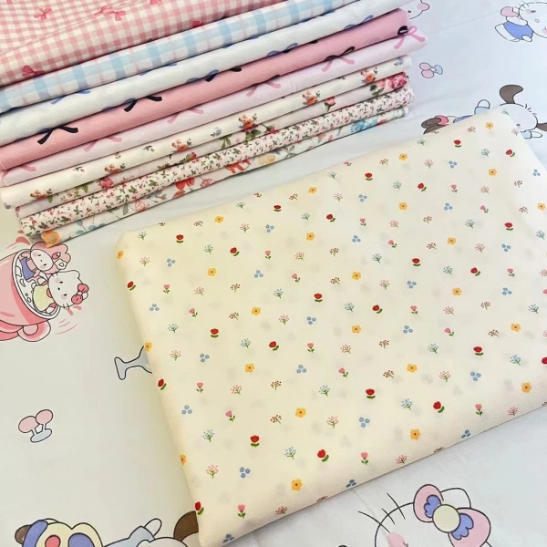 Khăn trải bàn họa tiết hoa dễ thương: sự bất ngờ khi độ bền không đáp ứng kỳ vọng sau tháng đầu sử dụng
