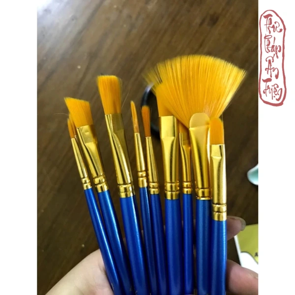 Khi bộ cọ vẽ màu nước và sơn dầu chất lượng cao vẫn mất độ đàn hồi sau vài tuần sử dụng