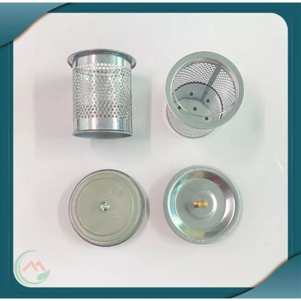 Khi bồn rửa chén có nắp đậy inox và rổ lọc rác, việc ngăn bắn văng và tránh gỉ sét thực tế thay đổi cách vệ sinh bát dĩa